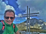 01 La mia prima volta in Cima Foppazzi (2097 m), alla croce di vetta, posta quest'anno